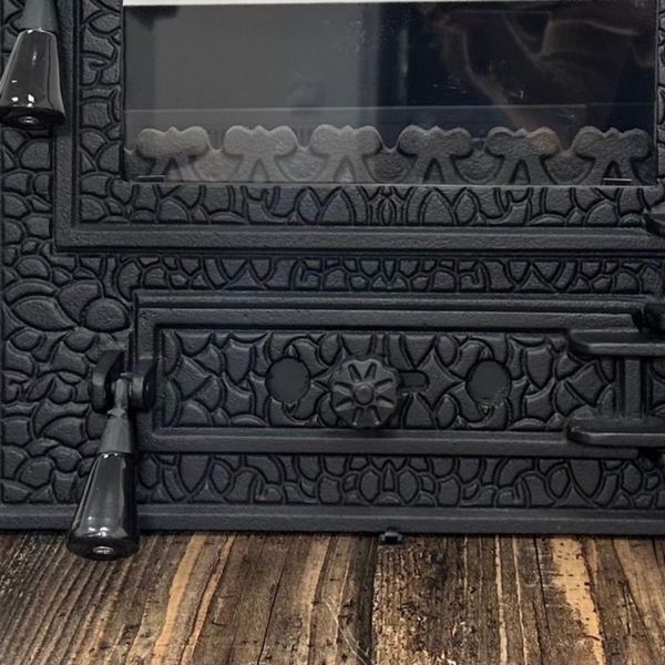 Дверцята чавунні пічні Bastion XL Дверцята чавунні пічні Iron Fire Дверцята для печі зі склом 310х530 мм 1131 фото