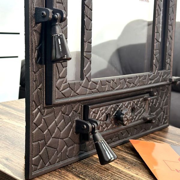 Дверцята чавунні для каміна з вогнетривким склом Iron Fire Дверцята топкові чавунні Panorama 580х500 мм 1252 фото